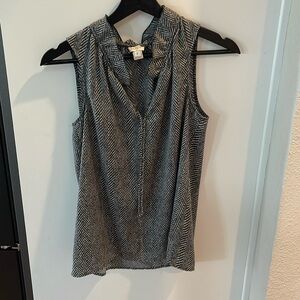 Sleeveless ruffle, key hole top